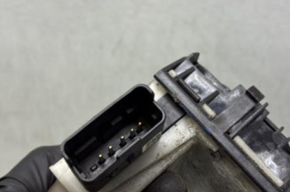 Serrure avant droit PEUGEOT 208 1