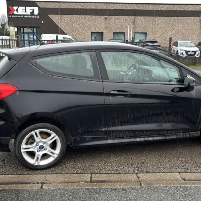 Catadioptre arriere droit FORD FIESTA 7 Photo n°5