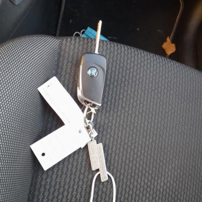 Attache ceinture avant gauche PEUGEOT 207 Photo n°12