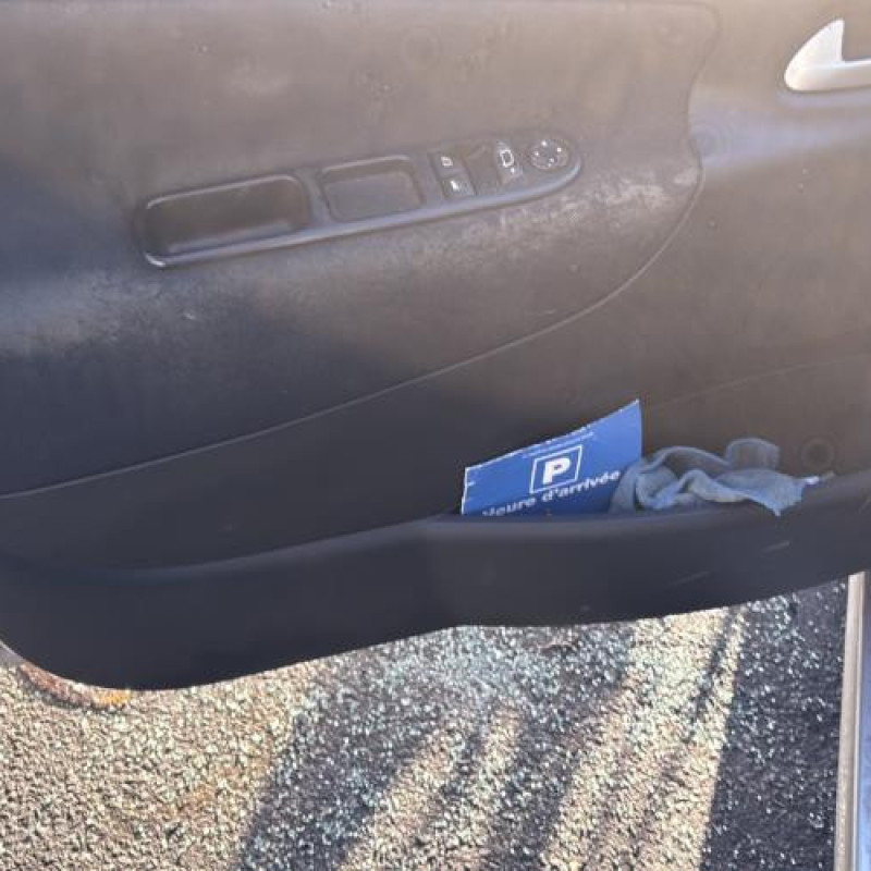 Attache ceinture avant gauche PEUGEOT 207 Photo n°15
