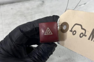 Bouton de warning PEUGEOT 207 Photo n°1