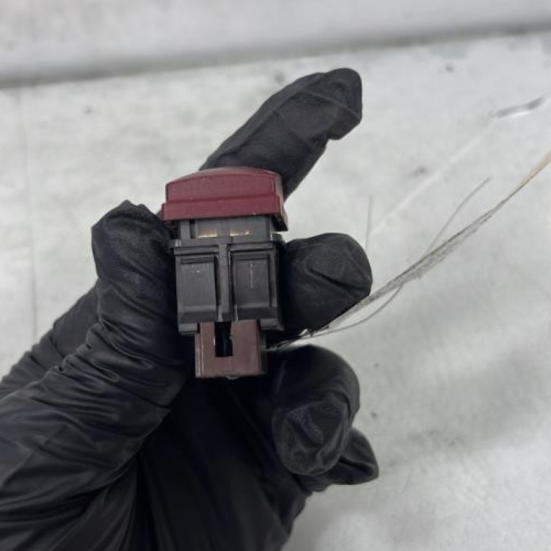 Bouton de warning PEUGEOT 207 Photo n°2