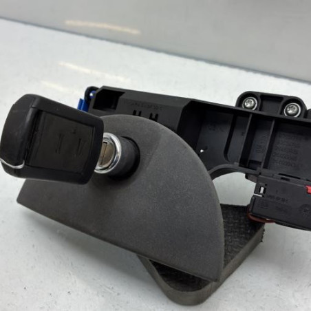 Bouton de coffre OPEL MERIVA A Photo n°1