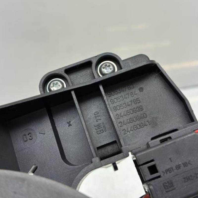 Bouton de coffre OPEL MERIVA A Photo n°2