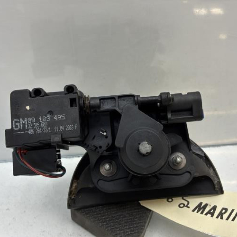 Bouton de coffre OPEL MERIVA A Photo n°4