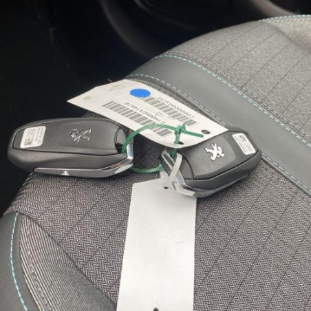 Attache ceinture arriere droit PEUGEOT 208 2 Photo n°1