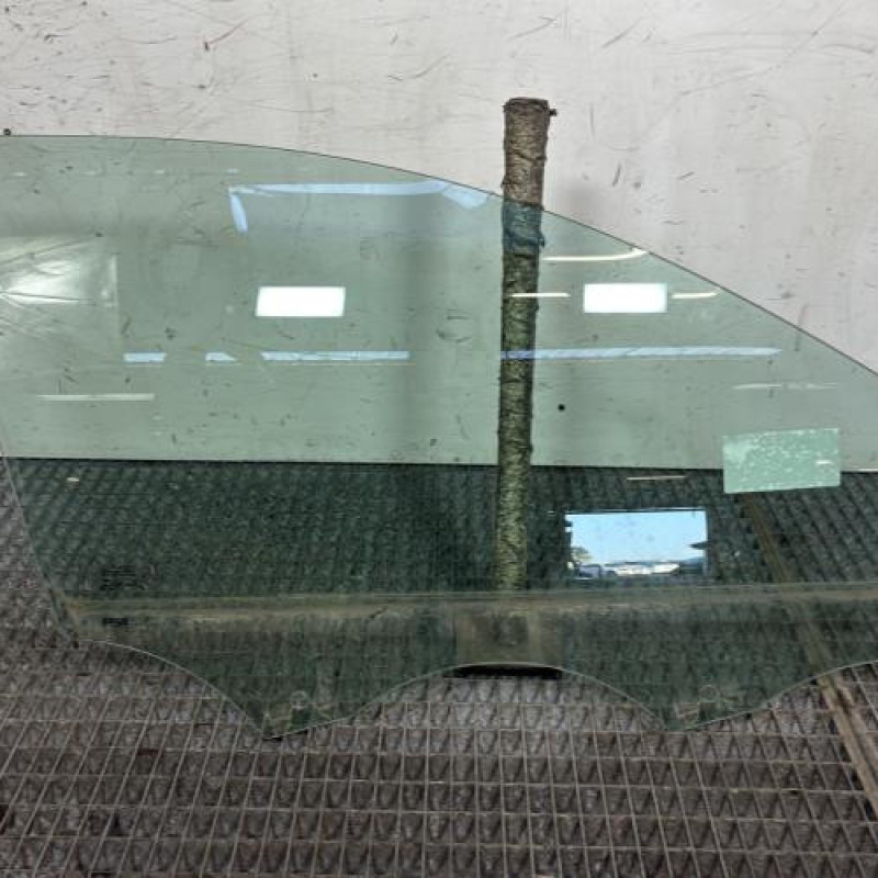 Vitre avant droit PEUGEOT 208 2 Photo n°1