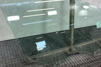 Vitre avant droit PEUGEOT 208 2