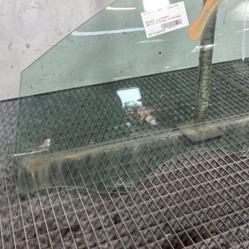 Vitre avant gauche PEUGEOT 208 2 Photo n°2