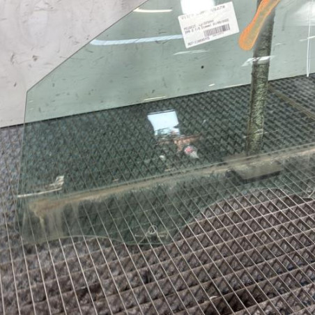 Vitre avant gauche PEUGEOT 208 2