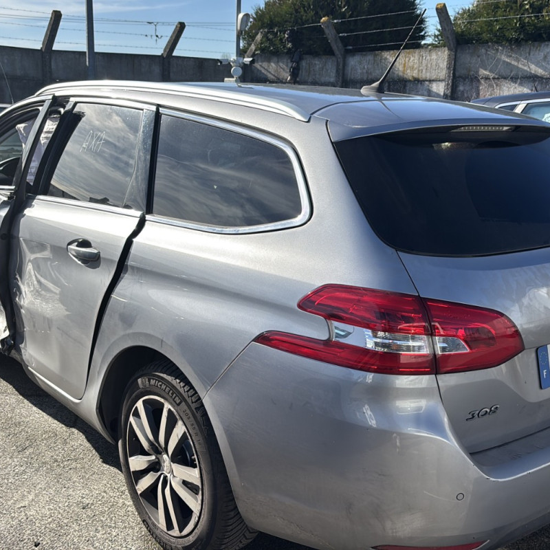 PEUGEOT 308 2 SW PHASE 2 BREAK 1.5 BLUE HDI - 16V TURBO Photo n°4