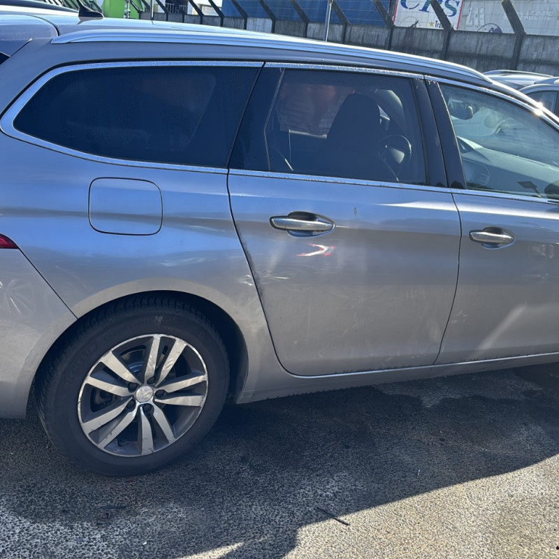 PEUGEOT 308 2 SW PHASE 2 BREAK 1.5 BLUE HDI - 16V TURBO Photo n°6