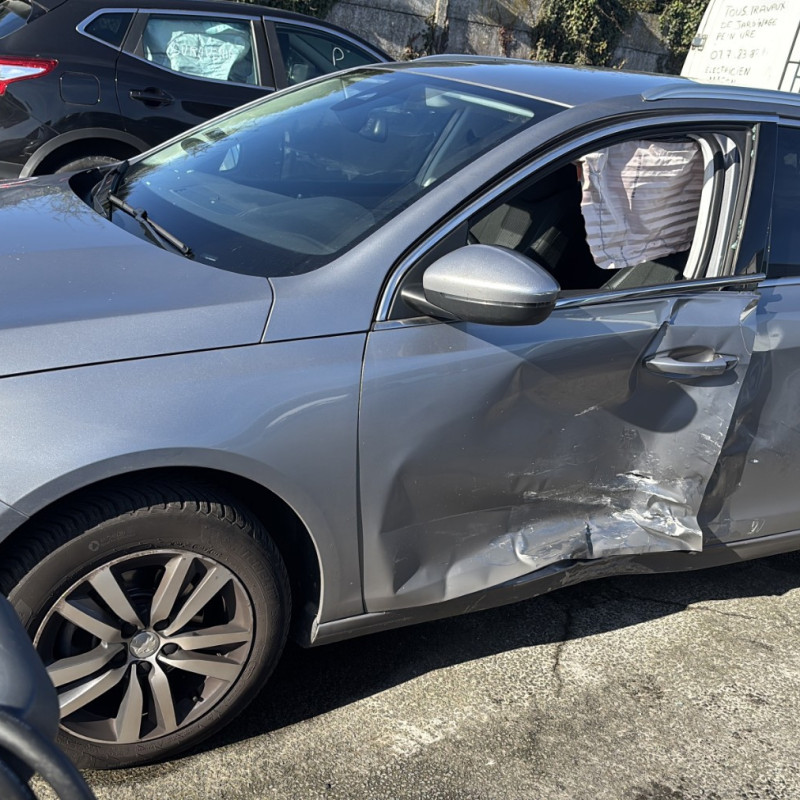 PEUGEOT 308 2 SW PHASE 2 BREAK 1.5 BLUE HDI - 16V TURBO Photo n°8