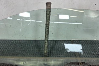 Vitre avant gauche PEUGEOT 108 Photo n°1