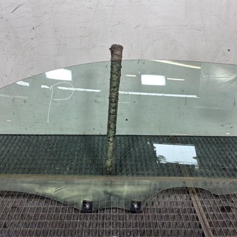 Vitre avant gauche PEUGEOT 108 Photo n°1