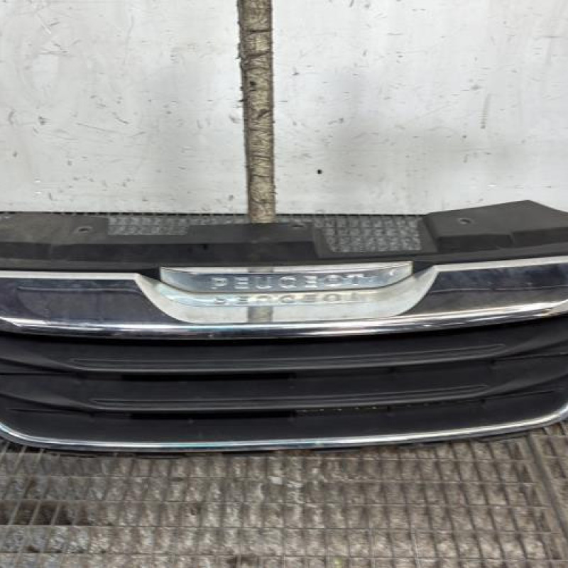 Calandre PEUGEOT 108 Photo n°1