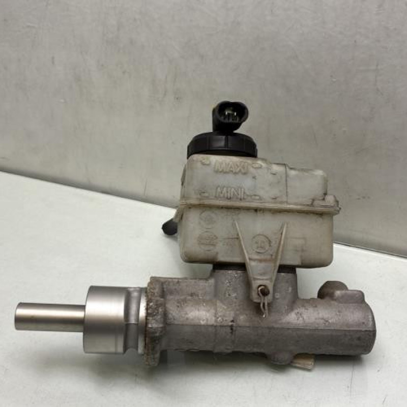 Maitre cylindre (freinage) RENAULT MASTER 2 Photo n°2