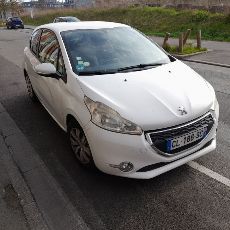 PEUGEOT 208 1 PHASE 1 1.4 HDI - 8V TURBO Photo n°3