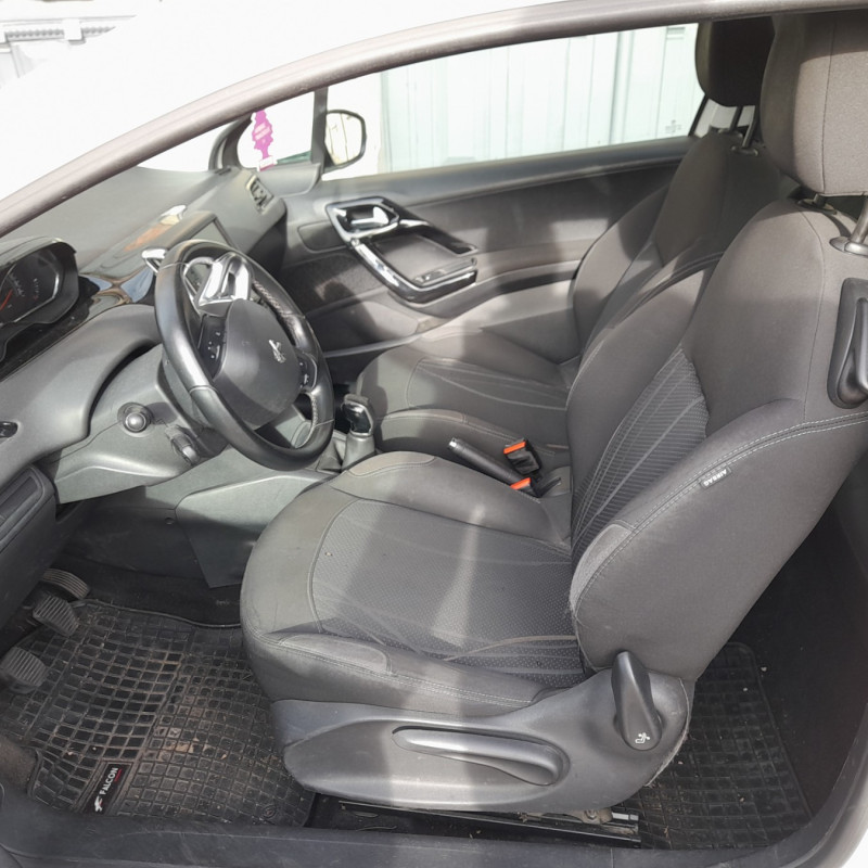 PEUGEOT 208 1 PHASE 1 1.4 HDI - 8V TURBO Photo n°7