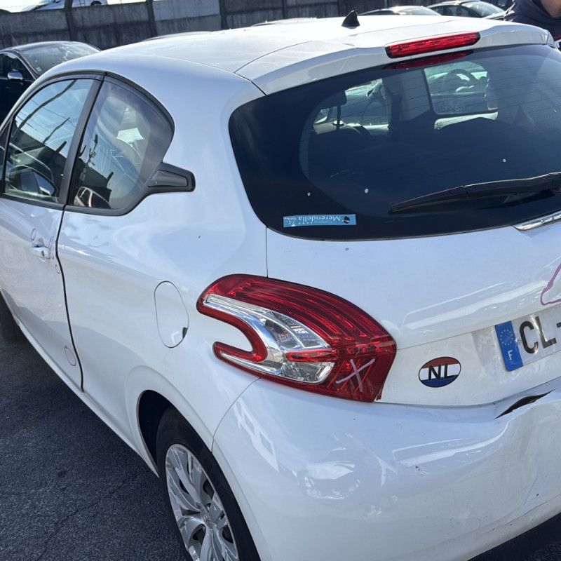 PEUGEOT 208 1 PHASE 1 1.4 HDI - 8V TURBO Photo n°15