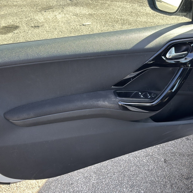 PEUGEOT 208 1 PHASE 1 1.4 HDI - 8V TURBO Photo n°20