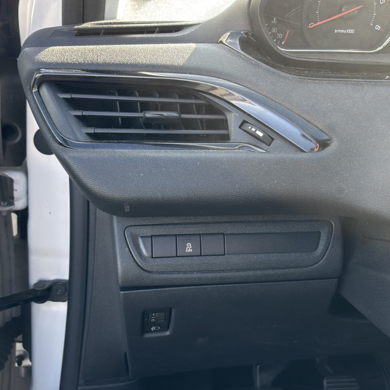 PEUGEOT 208 1 PHASE 1 1.4 HDI - 8V TURBO Photo n°25