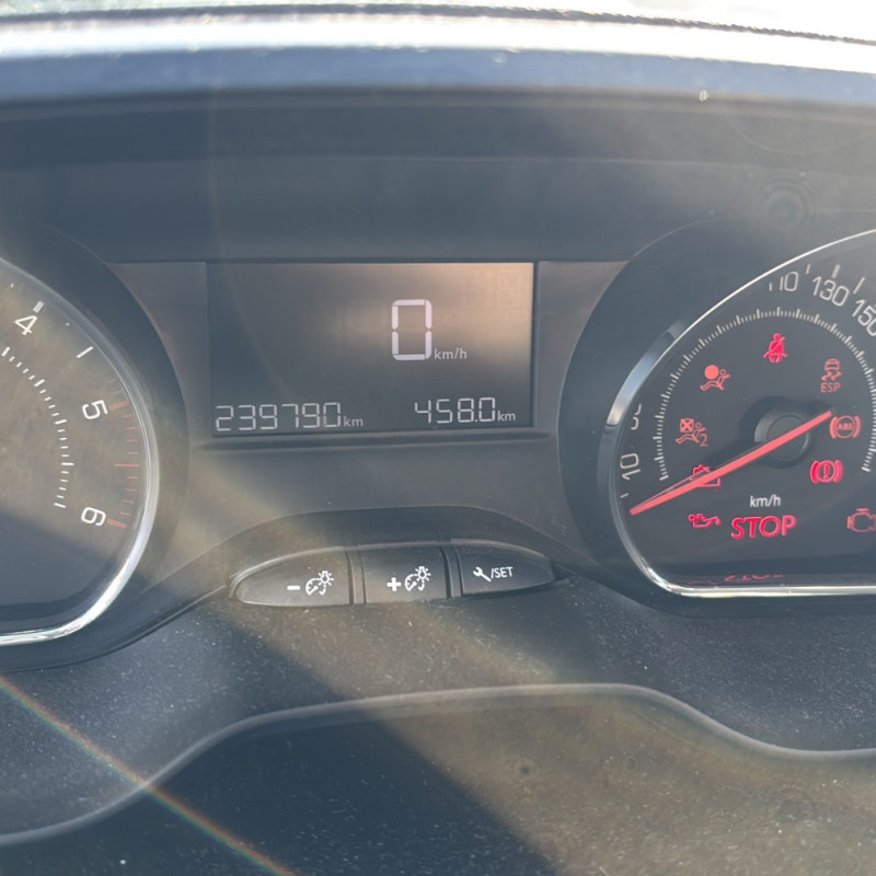 PEUGEOT 208 1 PHASE 1 1.4 HDI - 8V TURBO Photo n°26