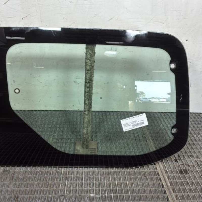 Vitre arriere droit PEUGEOT PARTNER 2 Photo n°1