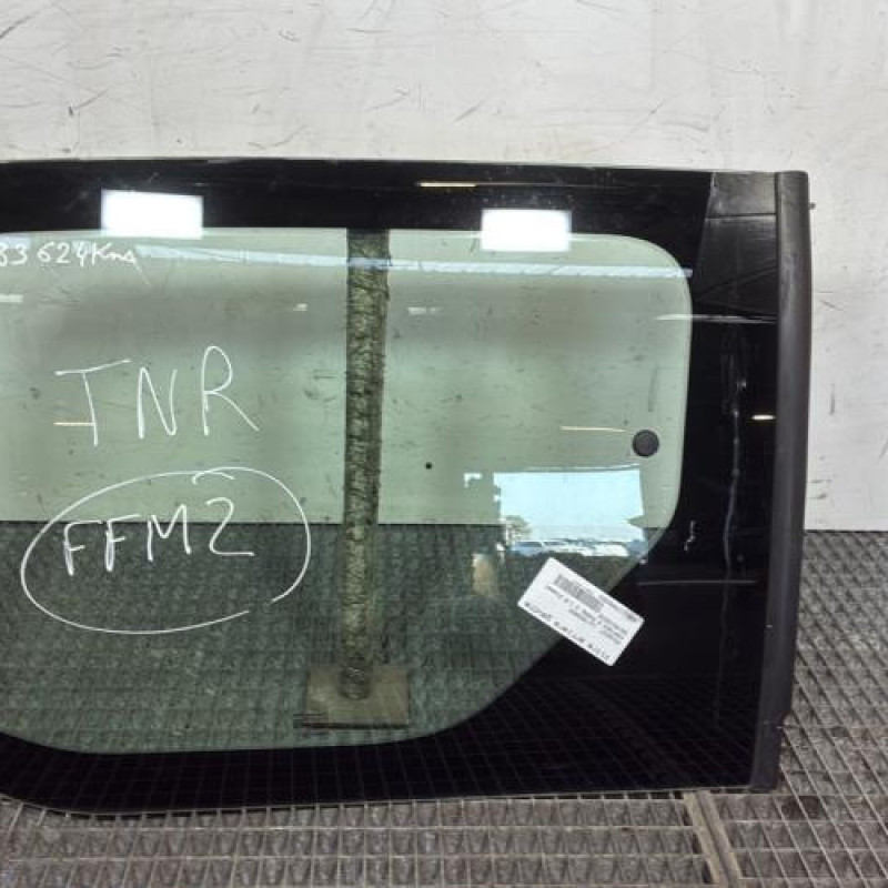 Vitre arriere gauche PEUGEOT PARTNER 2 Photo n°1