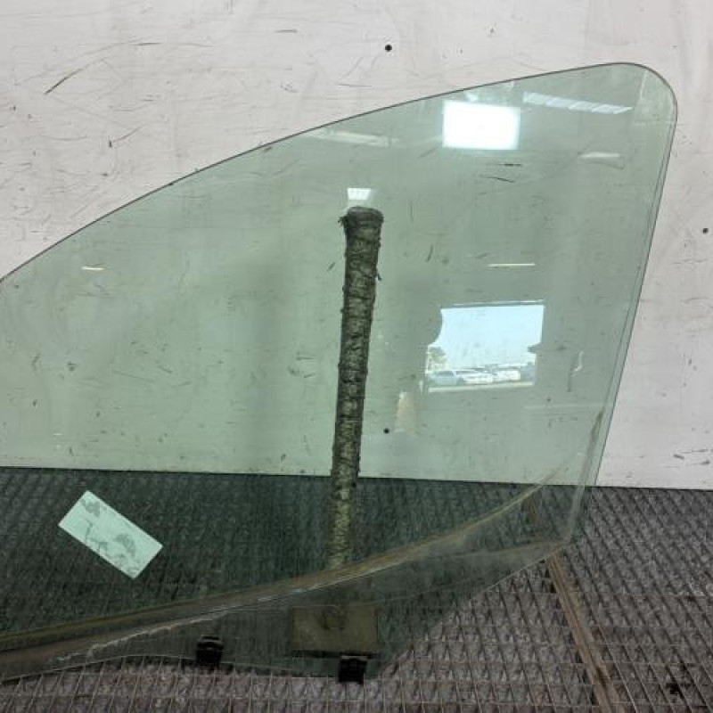 Vitre avant gauche PEUGEOT PARTNER 2 Photo n°1