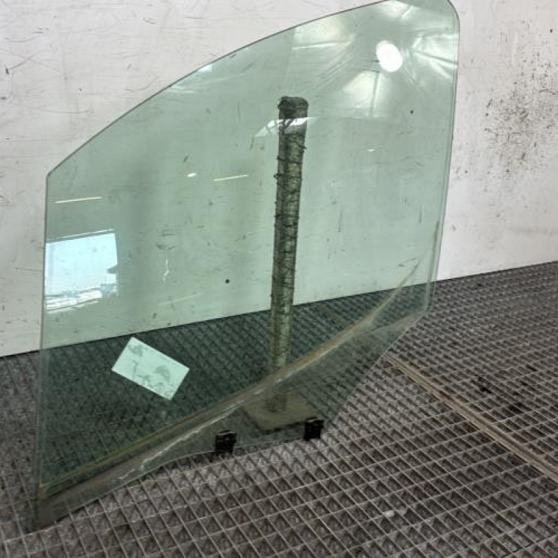 Vitre avant gauche PEUGEOT PARTNER 2 Photo n°2