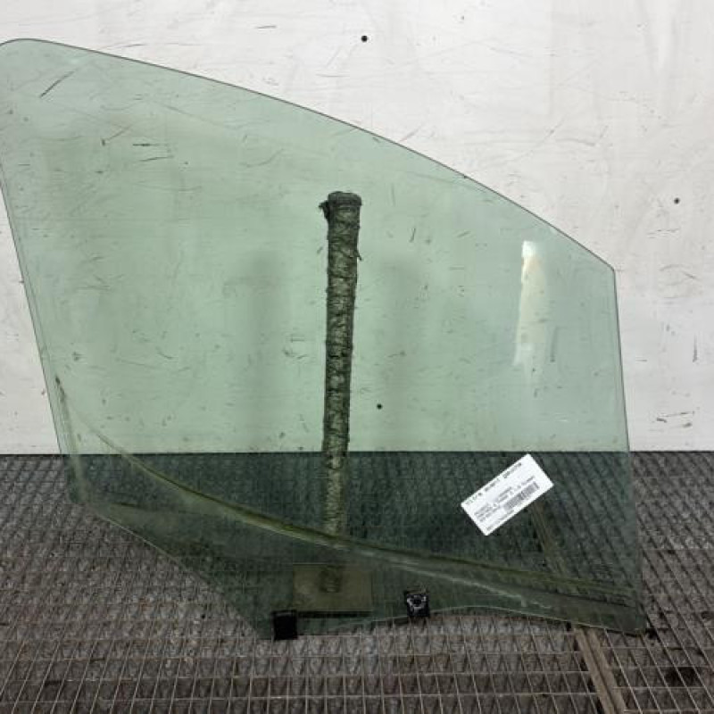 Vitre avant gauche PEUGEOT PARTNER 2 Photo n°4
