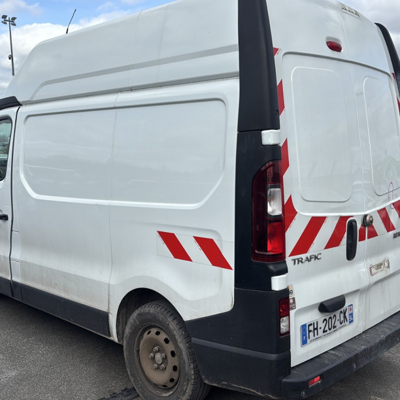 RENAULT TRAFIC 3 COURT PHASE 1 1.6 DCI - 16V TURBO Photo n°14