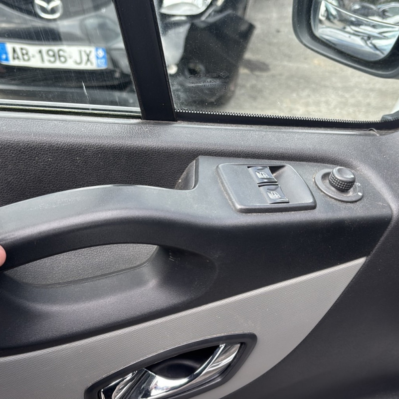 RENAULT TRAFIC 3 COURT PHASE 1 1.6 DCI - 16V TURBO Photo n°20