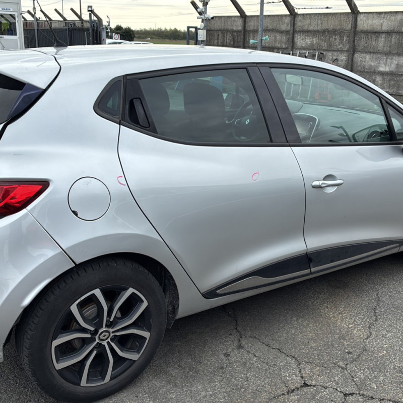 RENAULT CLIO 4 PHASE 2 1.5 DCI - 8V TURBO Photo n°17