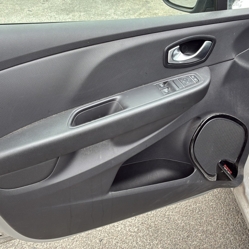 RENAULT CLIO 4 PHASE 2 1.5 DCI - 8V TURBO Photo n°20