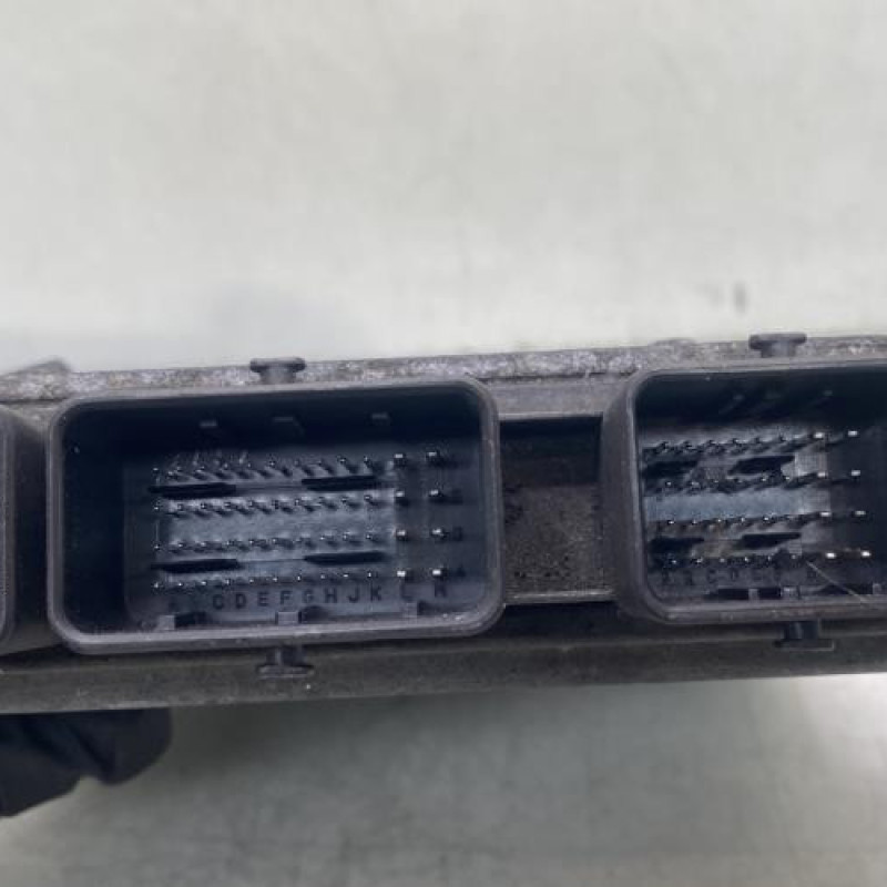 Calculateur moteur PEUGEOT 107 Photo n°4