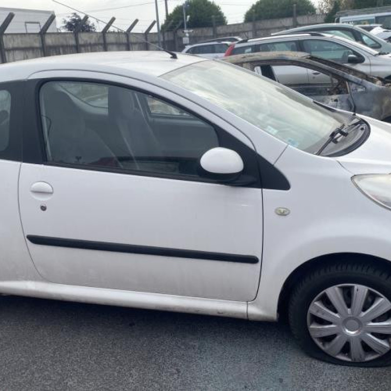 Calculateur moteur PEUGEOT 107 Photo n°11