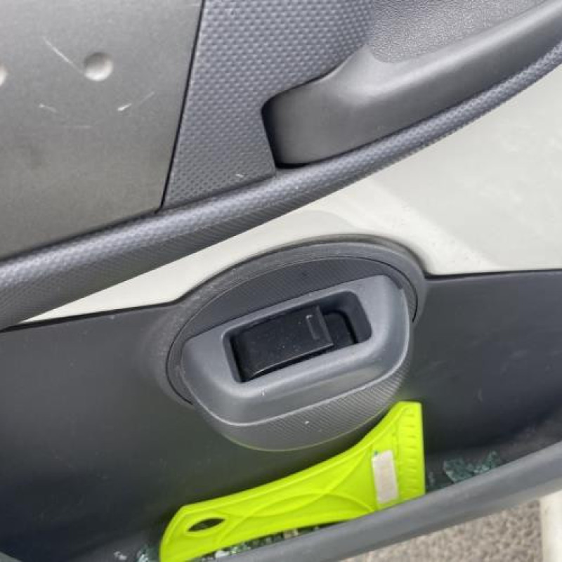 Calculateur moteur PEUGEOT 107 Photo n°14