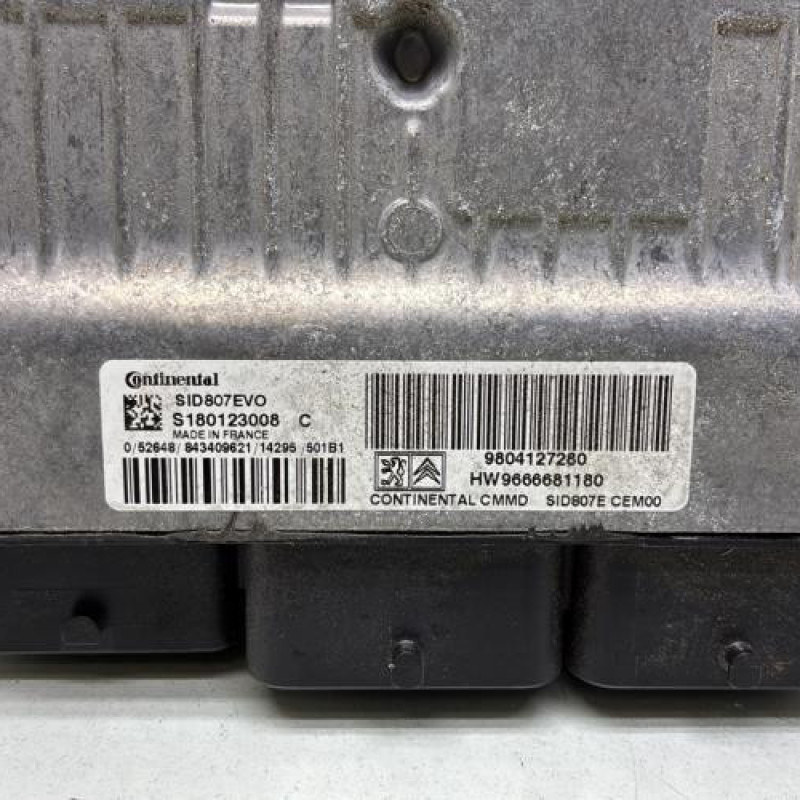Calculateur moteur PEUGEOT 5008 1 Photo n°2