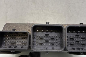 Calculateur moteur PEUGEOT 5008 1