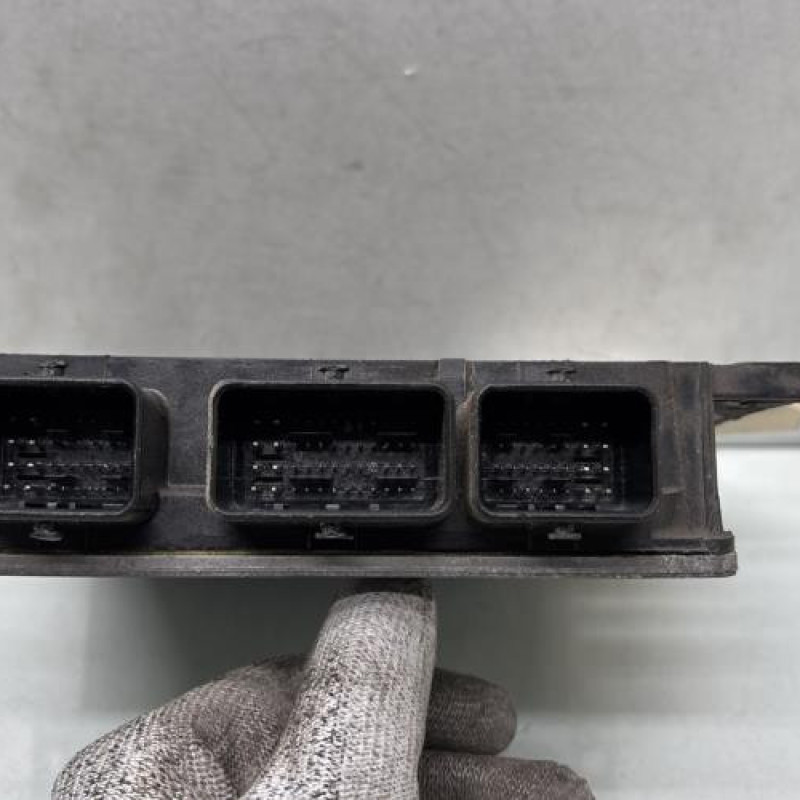 Calculateur moteur DACIA SANDERO 1 Photo n°3