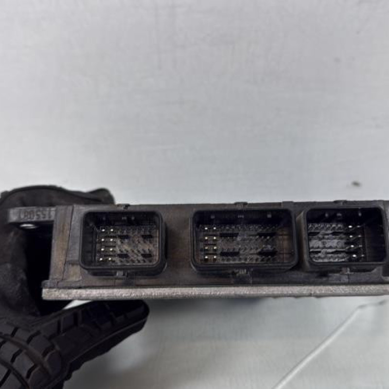 Calculateur moteur DACIA SANDERO 1 Photo n°2