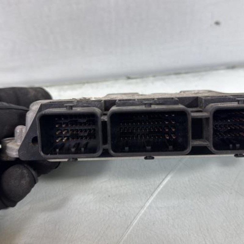 Calculateur moteur PEUGEOT 206 Photo n°1