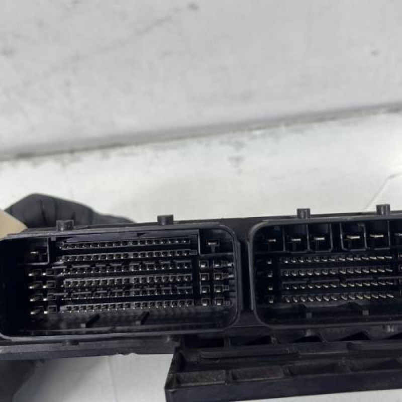 Calculateur moteur PEUGEOT 308 2 SW Photo n°4
