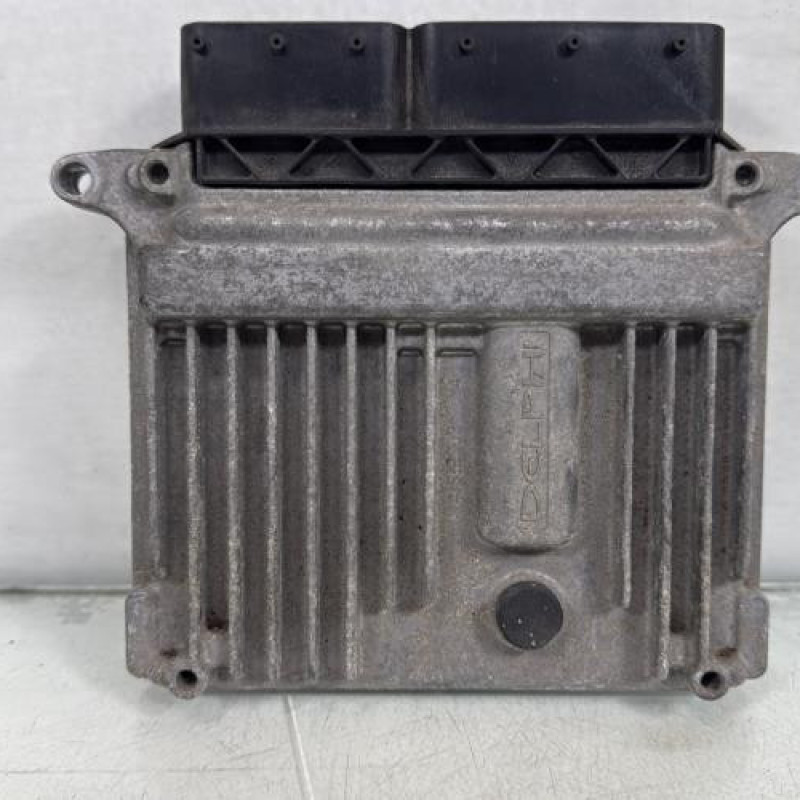 Calculateur moteur MERCEDES CLASSE C 204 Photo n°2