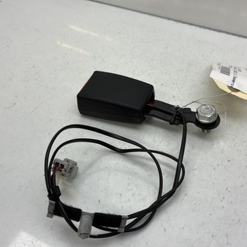 Attache ceinture avant gauche FIAT 500 2 Photo n°1