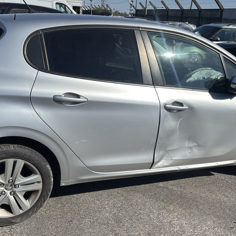 PEUGEOT 208 1 PHASE 2 1.6 BLUE HDI - 8V TURBO Photo n°6