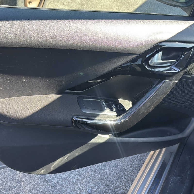 PEUGEOT 208 1 PHASE 2 1.6 BLUE HDI - 8V TURBO Photo n°9