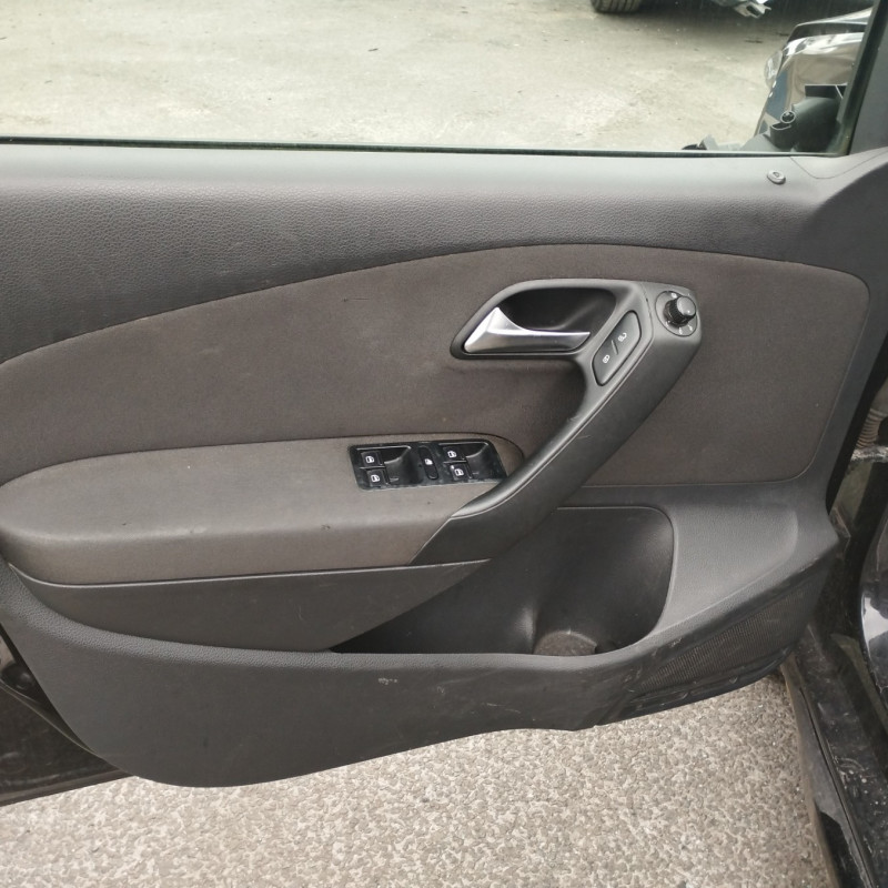 VOLKSWAGEN POLO 5 PHASE 1 1.2 TDI - 12V TURBO Photo n°9